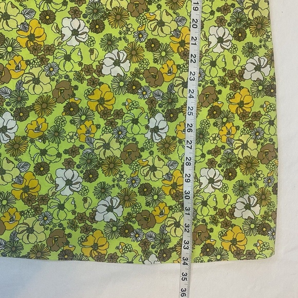 ModCloth Size M Shift Mini Dress Bright Green/Yellow Daisy Retro Inspired 60’s - Picture 3 of 14
